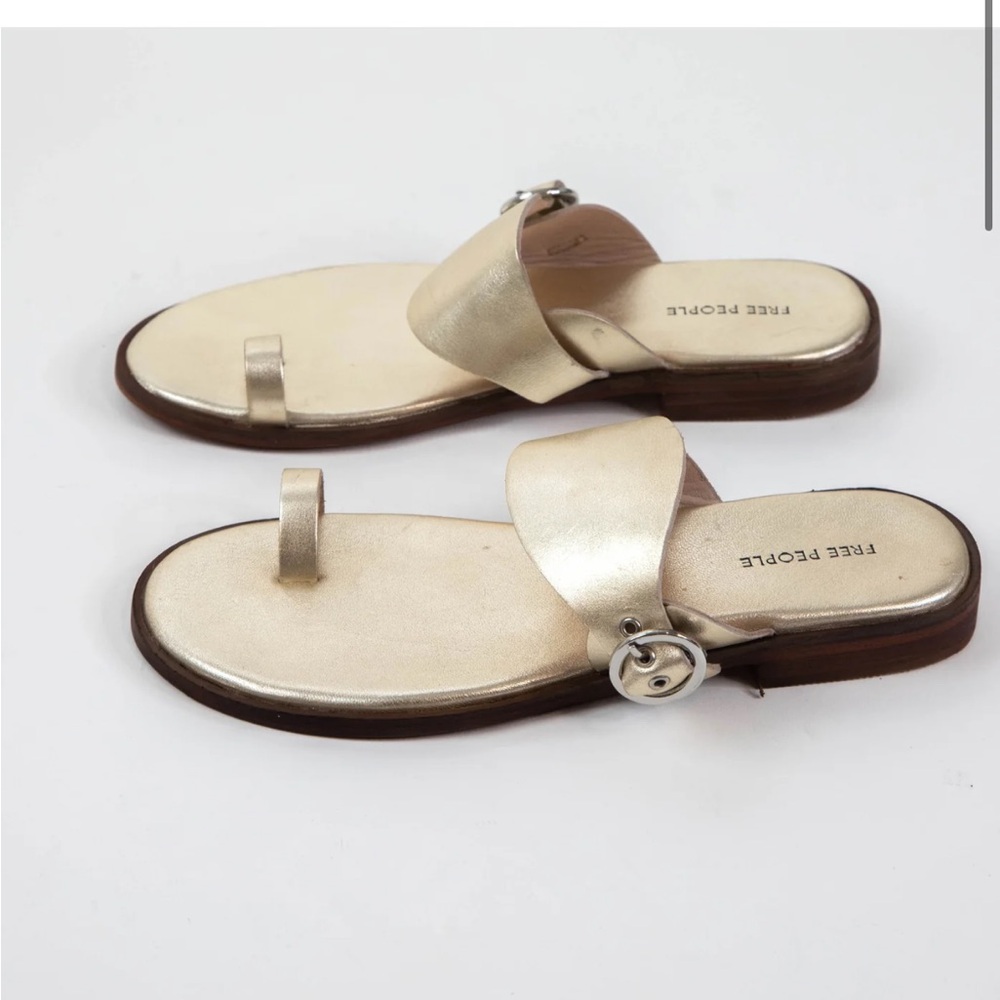 Free People Barcelona Toe Loop Sandals‎ Gold Metallic 8.5